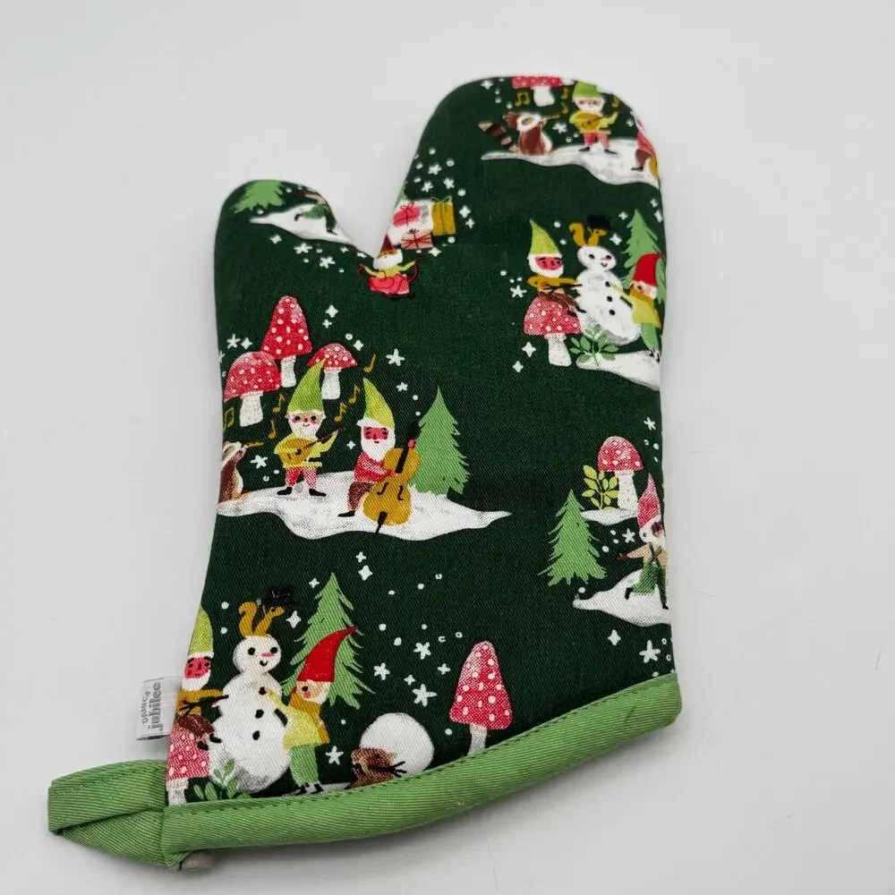 Danica Jubilee Christmas Oven Mitts Pair Gnomes Snowman Holiday Kitchen Decor